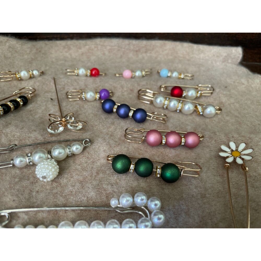 16 Pc Decorative Safety Pin Brooch Lot Faux Pearl Rhinestone Beaded Scarf Pins
